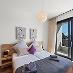 Modern With Private Pool, Sleeps 8 *