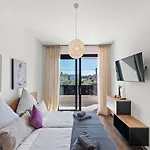 Modern With Private Pool, Sleeps 8 Дом отдыха Новиград