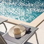 Дом отдыха Modern With Private Pool, Sleeps 8 *