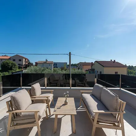 Modern With Private Pool, Sleeps 8 Сasa de vacaciones Novigrad Istria