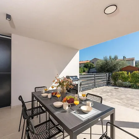 Modern With Private Pool, Sleeps 8 Nyaraló