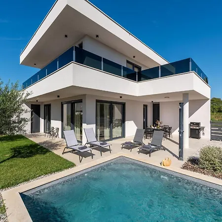 Modern With Private Pool, Sleeps 8 Сasa de vacaciones Novigrad Istria