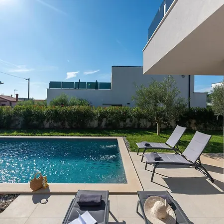 Modern With Private Pool, Sleeps 8 Nyaraló *