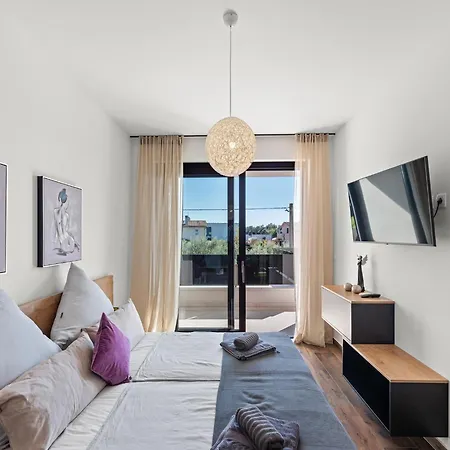 Modern With Private Pool, Sleeps 8 別荘 Novigrad Istria