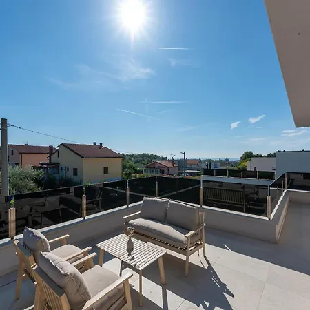 Modern With Private Pool, Sleeps 8 Nyaraló