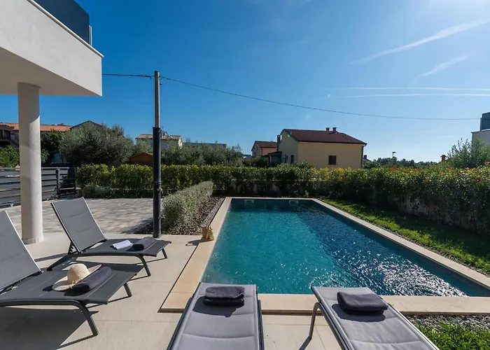 Сasa de vacaciones Modern With Private Pool, Sleeps 8