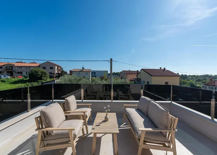 Modern With Private Pool, Sleeps 8 Сasa de vacaciones Novigrad Istria