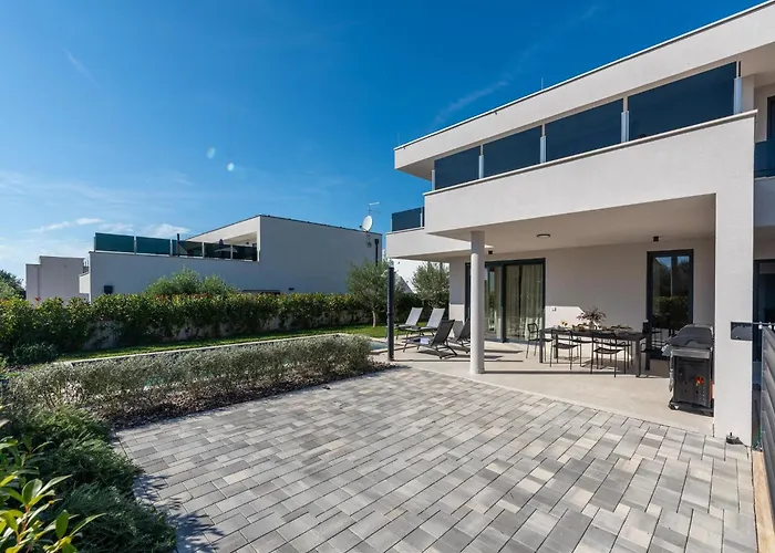 Modern With Private Pool, Sleeps 8 Сasa de vacaciones Novigrad Istria
