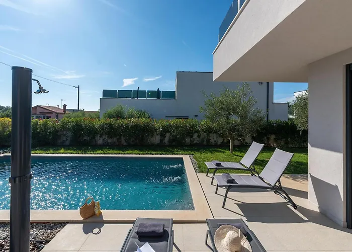 Modern With Private Pool, Sleeps 8 Сasa de vacaciones *