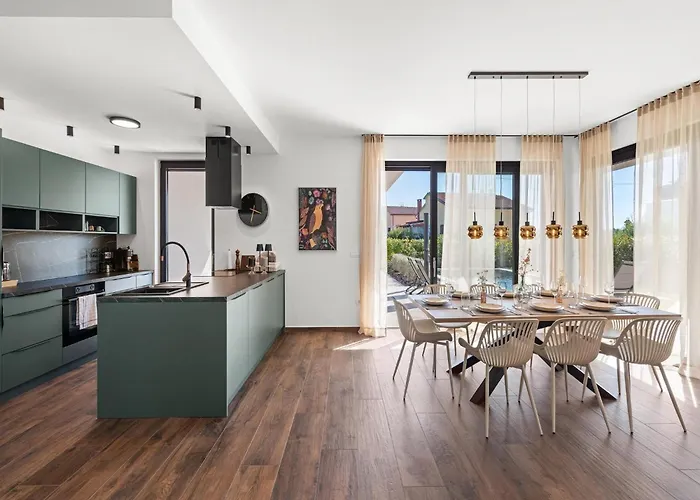 Modern With Private Pool, Sleeps 8 * Novigrad Istria