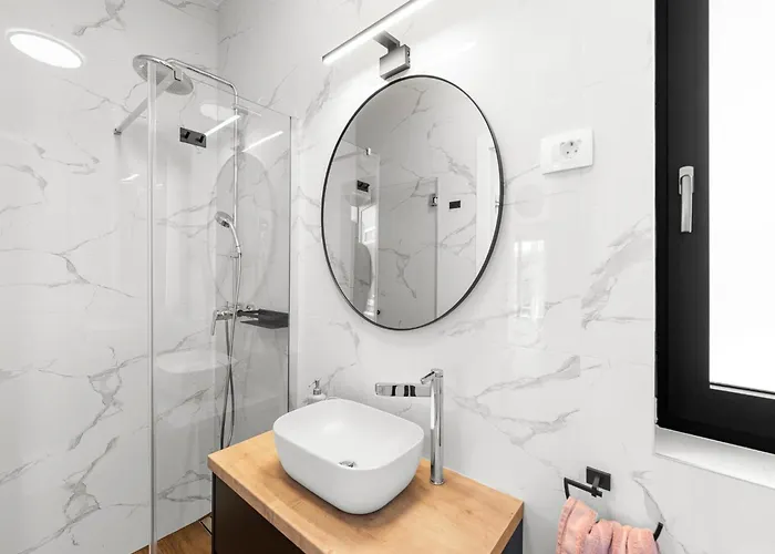 Сasa de vacaciones Modern With Private Pool, Sleeps 8 *