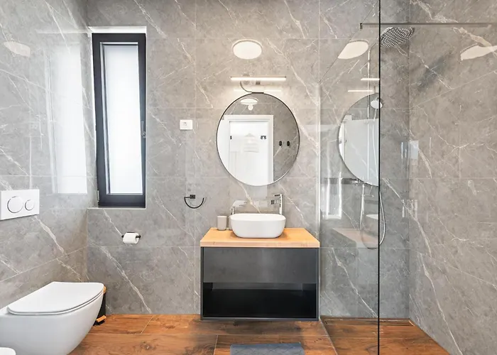 Сasa de vacaciones Modern With Private Pool, Sleeps 8 *