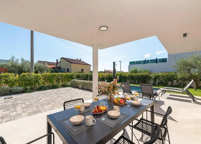 Сasa de vacaciones Modern With Private Pool, Sleeps 8 Novigrad Istria