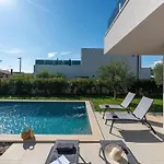 Modern With Private Pool, Sleeps 8 Tatil Evi *