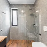 Modern With Private Pool, Sleeps 8 Tatil Evi