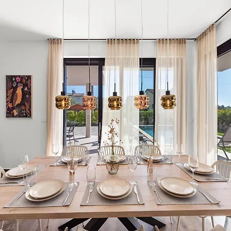 Modern With Private Pool, Sleeps 8
