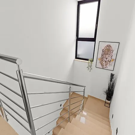 Modern With Private Pool, Sleeps 8 *