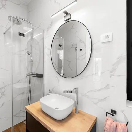 Vikendica Modern With Private Pool, Sleeps 8 *