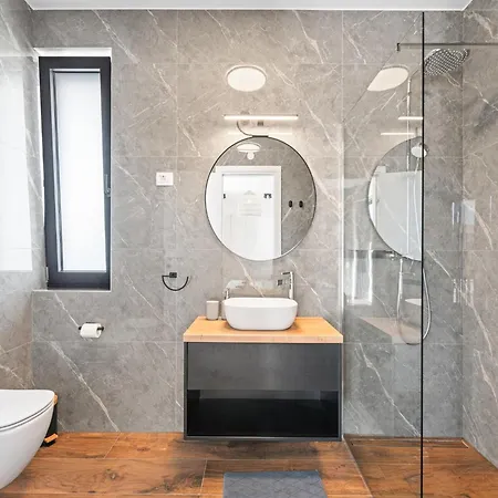 Vikendica Modern With Private Pool, Sleeps 8 *