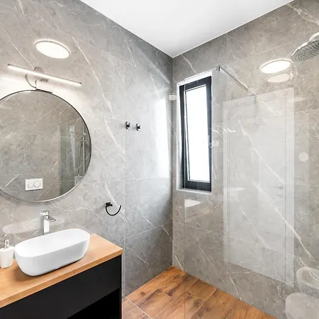 Modern With Private Pool, Sleeps 8 * Novigrad (Istria)