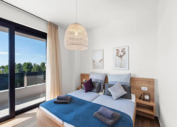 Holiday home Modern With Private Pool, Sleeps 8