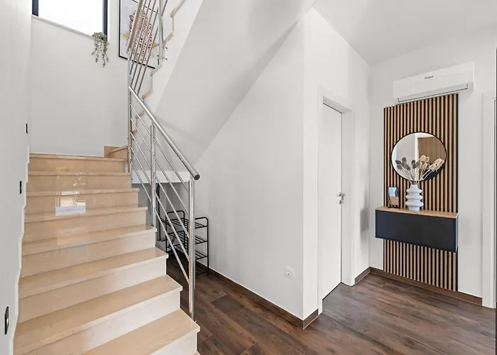 Holiday home Modern With Private Pool, Sleeps 8 Novigrad (Istria)