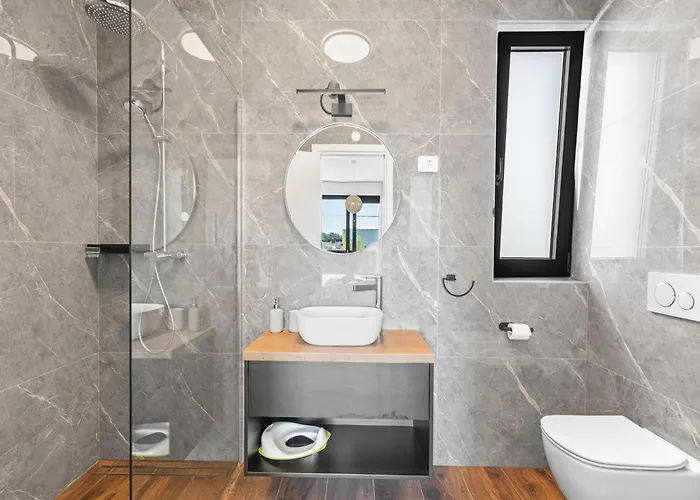 Modern With Private Pool, Sleeps 8 Holiday home Novigrad (Istria)